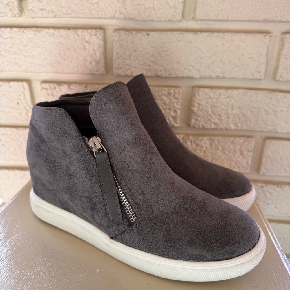 Steve Madden Gray Suede Ankle Booties